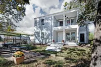 Fondren "InStyle" Elegance: Indoor-Outdoor Charm