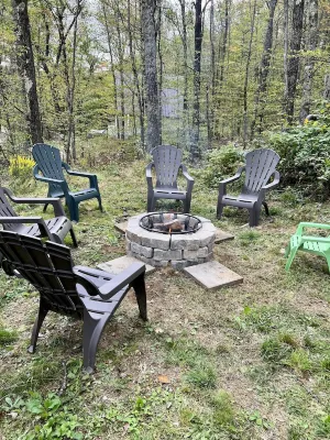 Renovated Modern Chalet - Swim, Hike, Bike, Fish, Ski, Skate, Shop, Dine, Relax! Hotels in Madison