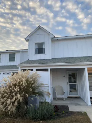Stay at Heron Cove located in popular Mallard Lakes!