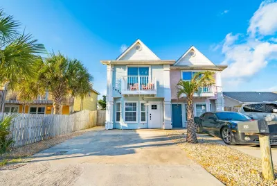 Peaceful Townhouse Just Steps from the shore Public Beach Access #3 PCB., Fl.附近的飯店