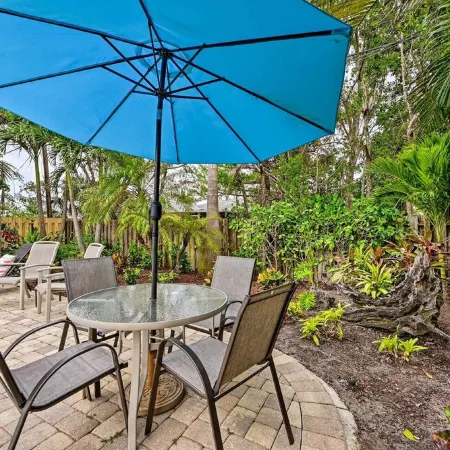Reyo de Sol, a Remodeled Tropical Home with Private Heated Pool, Near Beach!