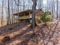 3 miles from Wolf Creek Dam! Boat and camper parking available