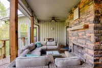 MerryN' Monroe Lake House with View of Dale Hollow Lake minutes to Sunset Marina