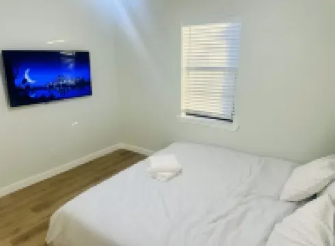 4 BR/2 BA walking distance to AT&T, Ranger Stadium, Texas Live, Six Flags