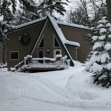 Bear Creek Lodge: By First Lake, Ride from Cabin