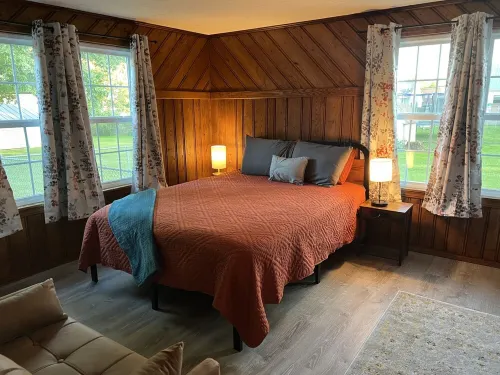 Cape Cod on Broad, Stay in the Heart of Ashland