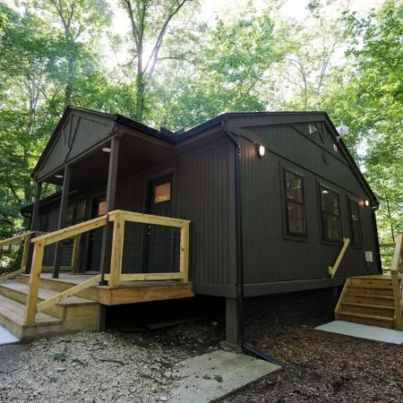 Valley Overlook - Cozy Cabin near Blossom Music Center, 1BR - Peninsula, Ohio