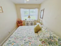 Riverside Retreat - 3 Kayaks, minutes from the beach, shops and great food!