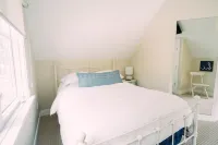 Pristine Two bedroom getaway near Lake Express Ferry & Lake Michigan