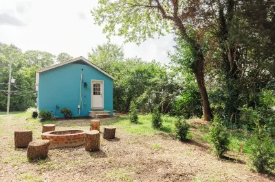 Retro bungalow minutes away from historic Old Towne Petersburg! Các khách sạn gần Siege Museum