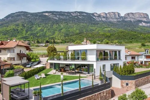 Villa Aich  Appiano-Your Holiday Home with Private Pool -Near Kalterer See u Bozen Hotel a Appiano sulla Strada del Vino