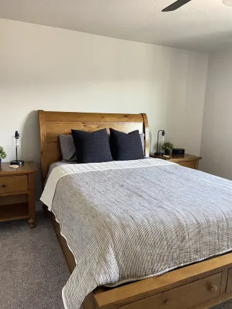 Entire family friendly townhome 4 miles from downtown Cedar City. Close to I-15.