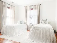Gilmore Manor. Luxury Group Stay. Prime downtown location. 5 Min to Cedar Point.