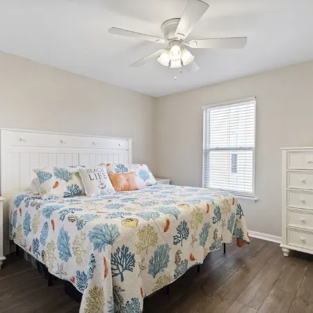 Oceanfront Condo w/Views, Pool + Parking