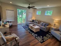 Cozy beach home, perfect for your next family vacation! Hotels in Ocean View