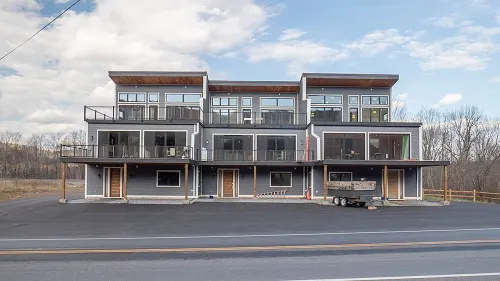NEW 5 Bed 5 1/2 Bath Townhouse Walk To Skiing! 900 sq ft Of Mountan View Decks!