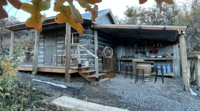 Stagecoach Cabin - Antique Western Charm