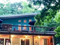 Charming Lake Hartwell Lakefront Home Hotels in Gumlog