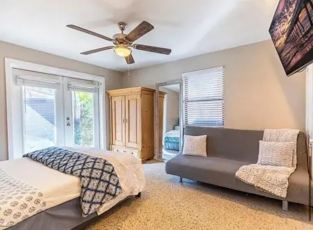 Beach & Downtown with Pool