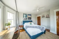 Luxury 8 BR/4.5 Ba - Just 1 block from the Beach! - 4 stelle