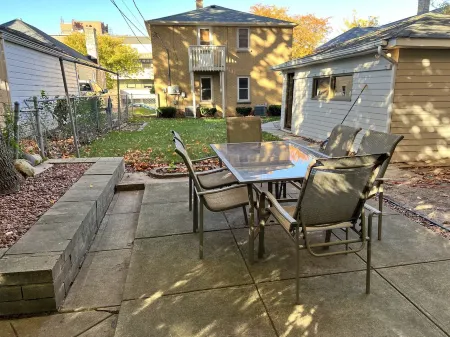 EKO Stay - Your Home Away From Home Отели рядом с достопримечательностью «Time Square Watch Shop»