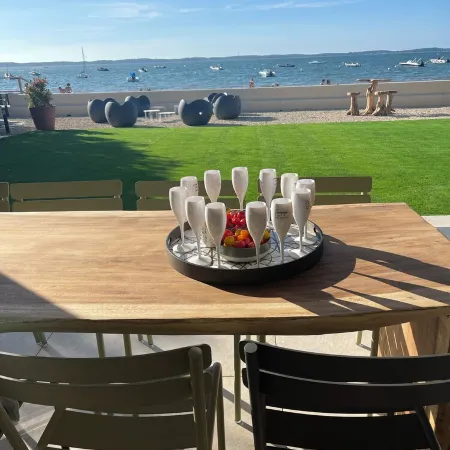 Exceptionnelle Villa en Front de Mer, Accès Privé Plage, Piscine
