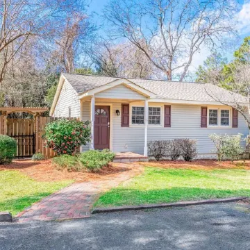 SoPi Cottage - Walk to Town - King Bed