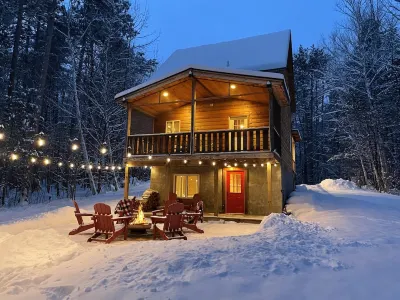 Cabin on the WB Ausable River, waterfront, private 화이트페이스 마운틴 스키 리조트 주변 호텔