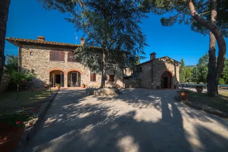 Rhythms and atmospheres of the past, the comforts of the present a stone's throw from the city