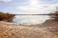On the Water in Havasu. 2 Beds.