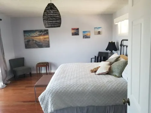 Spacious, beautifully designed, spectacular views, salt water pool.