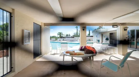 Entire 1500 sqft 2bed 2bath access to the pool don't be cramped in a room!