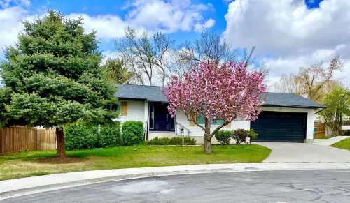 Enjoy Artisan Bread ❤️ Quiet Rambler + Historic Park, Firepit, Pets, 2 Car Garage