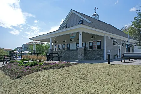 ROSE STAR COTTAGE at NUBBLE LIGHT Отели рядом с достопримечательностью «Лонг Сандс Бич»