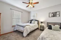 Spacious 5 Bedroom w/Pool, Patio and Theater
