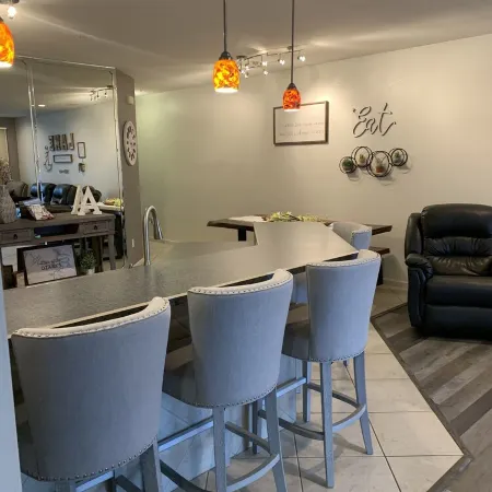 Beautiful Newly Decorated Condo at Lands End
