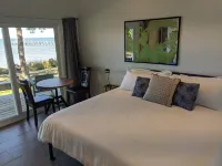 Private Bayfront Apartment with King bed and Awesome View