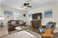 Mermaid Dreams: Spacious 3 Bedrooms 2.5 Bath with Pool All in Golf Cart District
