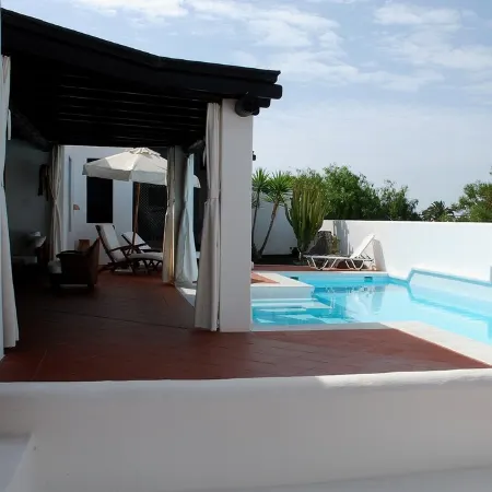 Los Helechos, Charming villa, pool with hydromassage and a large covered terrace