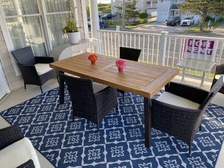 Perfect Beach House; Majestic Ocean Views, less than 100 steps to beach