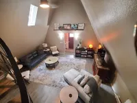 King Bed I Wood Burning Fireplace I Parking I Washer/Dryer I Jacuzzi Tub