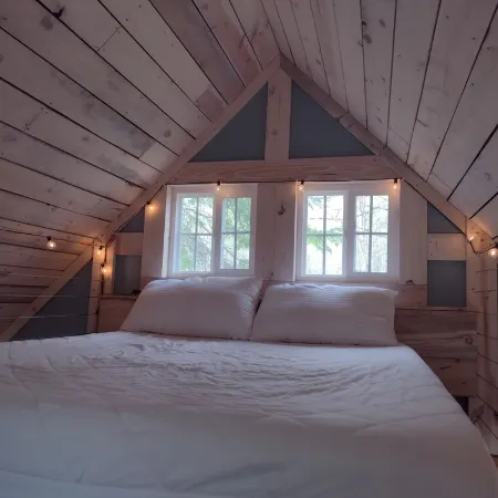 House of the Grouse -  Charming  River-side Cabin and Sauna!
