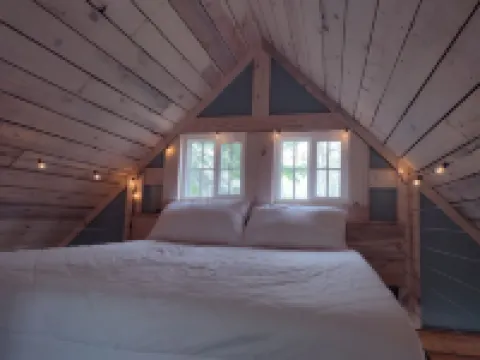 House of the Grouse -  Charming  River-side Cabin and Sauna!