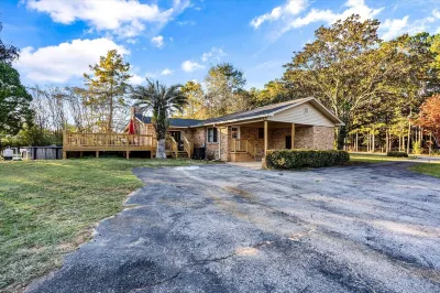 Oak Hill- 2 Acres with Pool, 4 Bedrooms