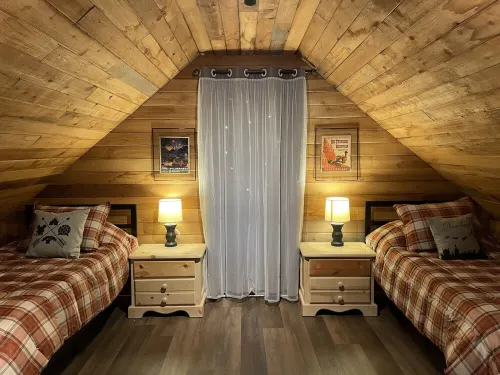 The Peace of Paradise Cabin 5 mi from the Nisqually entrance to Mt.Rainier