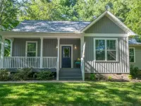 Be our guest-3-bedroom house in a great location! Hotele w: Fletcher