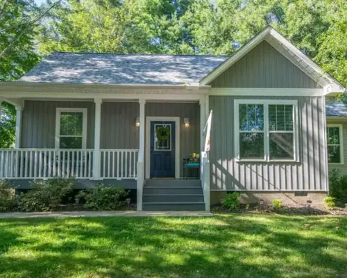 Be our guest-3-bedroom house in a great location! Hotels in Fletcher