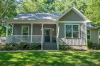 Be our guest-3-bedroom house in a great location!