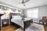 Charming Rancher, Close to Everything! Hotels near Central Christian Center