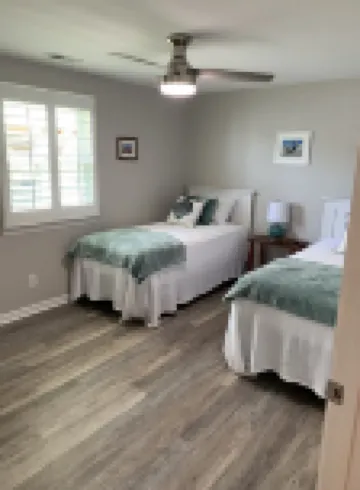Biggie's Bungalow - Waterfront House with Dock - 4-Star